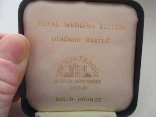ROYAL WEDDING SOLID BRONZE COIN IN BOX  - 1981  PRINCE CHARLES AND DIANE
