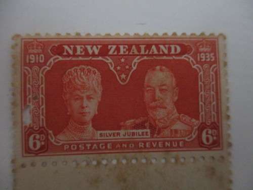 NEW ZEALAND SILVER JUBILEE  UNUSED STAMP