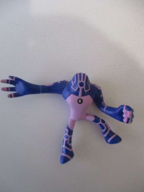 BEN - 10 SMALL FIGUIRINE  WITH SERIAL NUMBER UNDER ITS FOOT APP 5 CM TALL