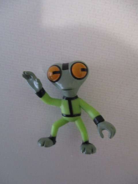 BEN - 10 SMALL FIGUIRE - APP 3CM TALL