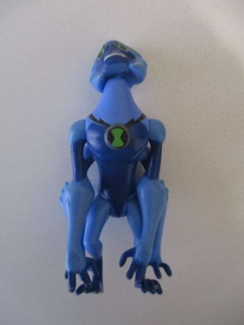BEN  10 FIGUIRINE   APP 9 CM TALL WITH SERIAL NUMBER