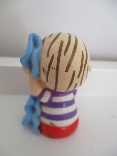 VINTAGE -  PEANUTS / CHARLIE BROWN - LIONESS FIGURE - APP. 6 cm TALL - COLGATE / PALMOLIVE