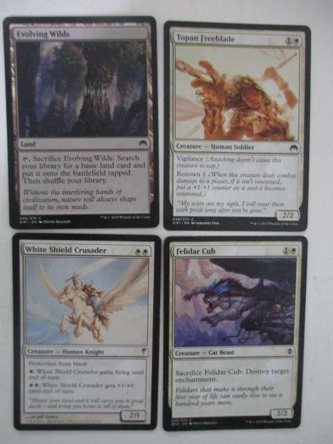 MAGIC THE GATHERING TRADING CARDS - LOT OF 4