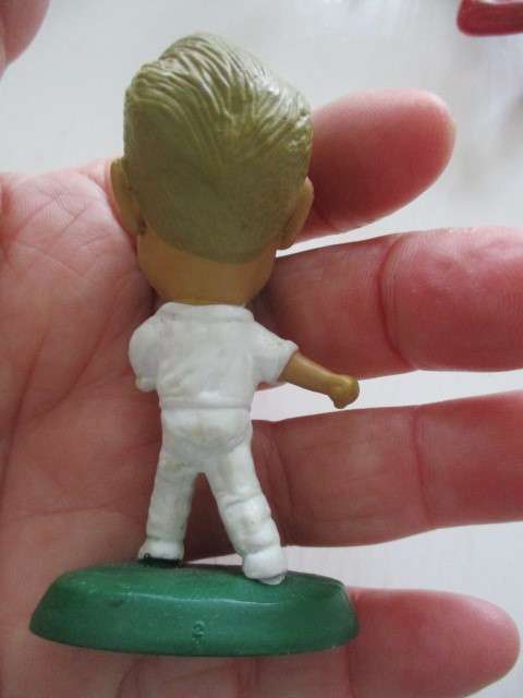 LOVELY VINTAGE SMALL FIGURE  - PROTEAS CRICKET / SOUTH AFRICA - ALLEN DONALD