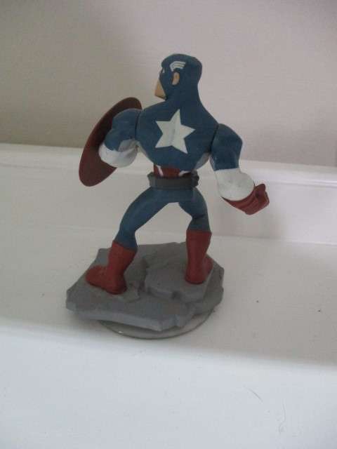 DISNEY MARVEL CAPTAIN AMERICA SMALL FIGURINE  WITH SERIAL NUMBER