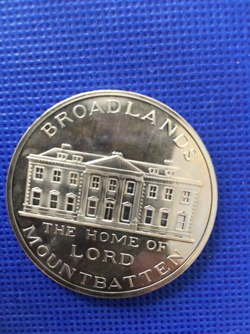 ROYAL WEDDING SOLID BRONZE COIN IN BOX  - 1981  PRINCE CHARLES AND DIANE