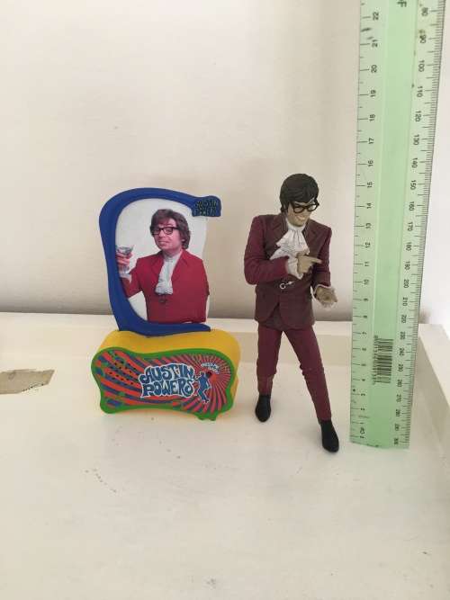 VINTAGE MIKE MYERS AS AUSTIN POWERS -FIGURE  AND SOUND BOX