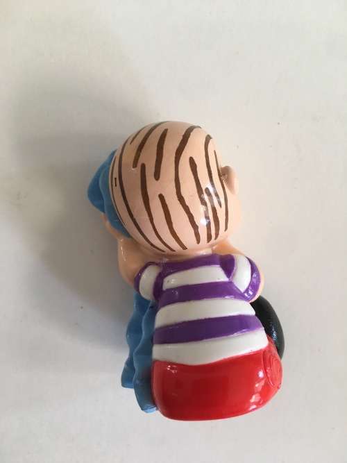 VINTAGE -  PEANUTS / CHARLIE BROWN - LIONESS FIGURE - APP. 6 cm TALL - COLGATE / PALMOLIVE