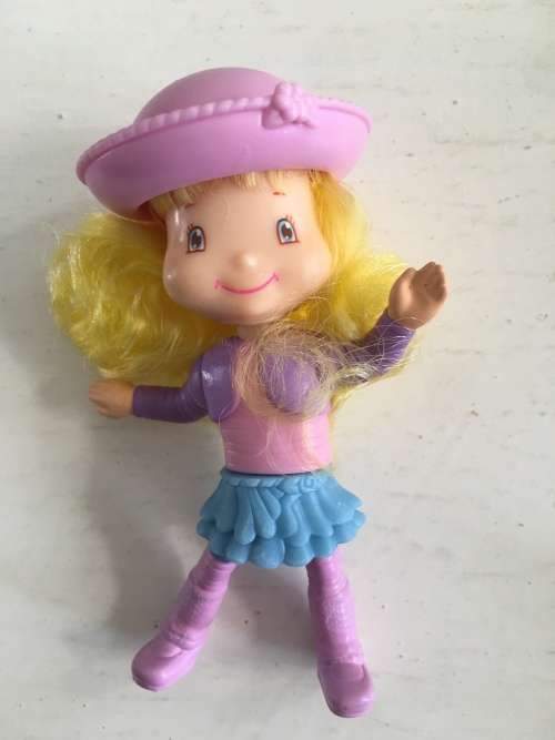 MC DONALDS HAPPY MEAL TOY - STRAWBERRY SHORTCAKE  SMALL DOLL  - 2009