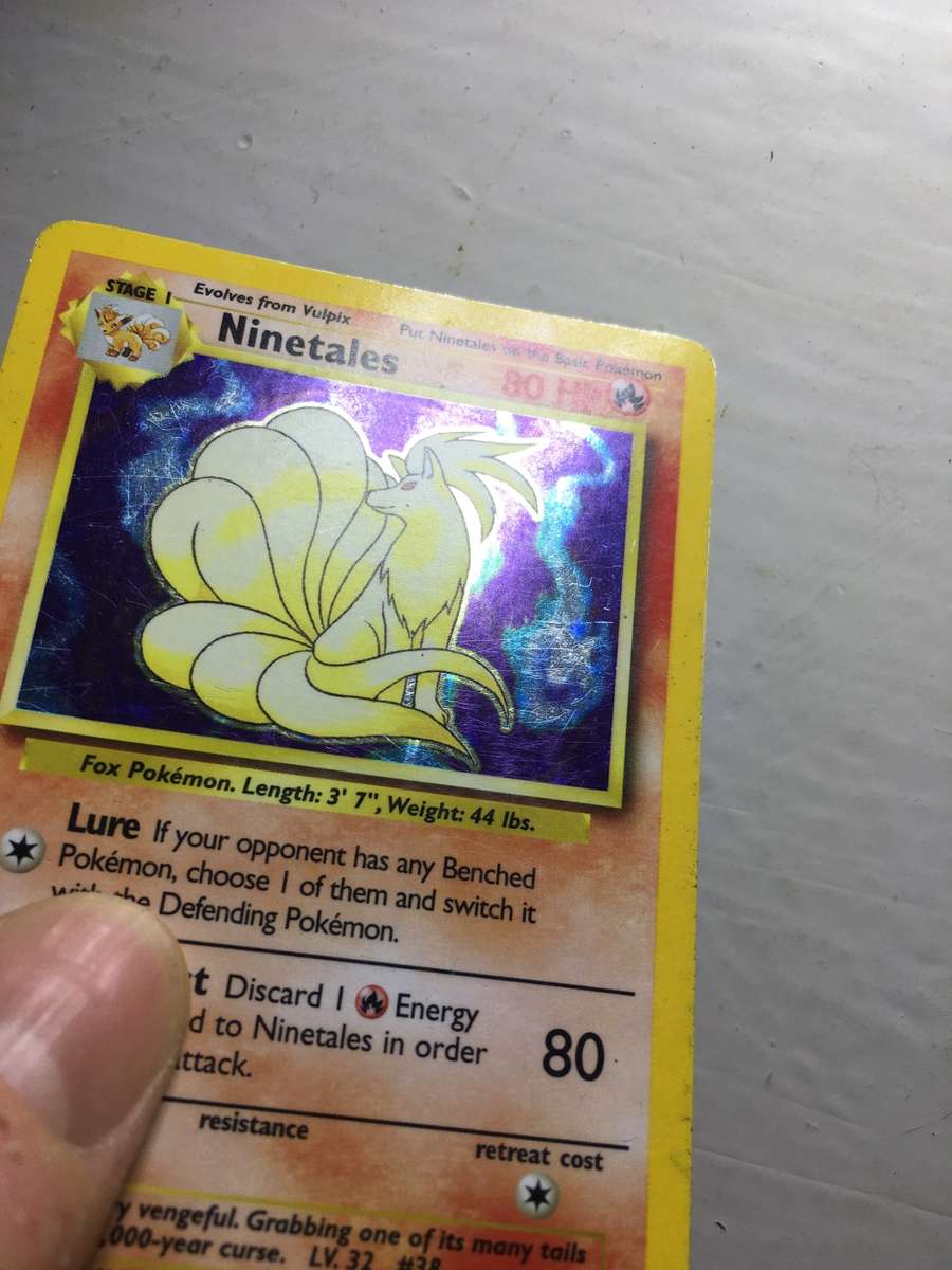 VINTAGE POKEMON TRADING CARD - HOLOGRAPHIC / NINETALES
