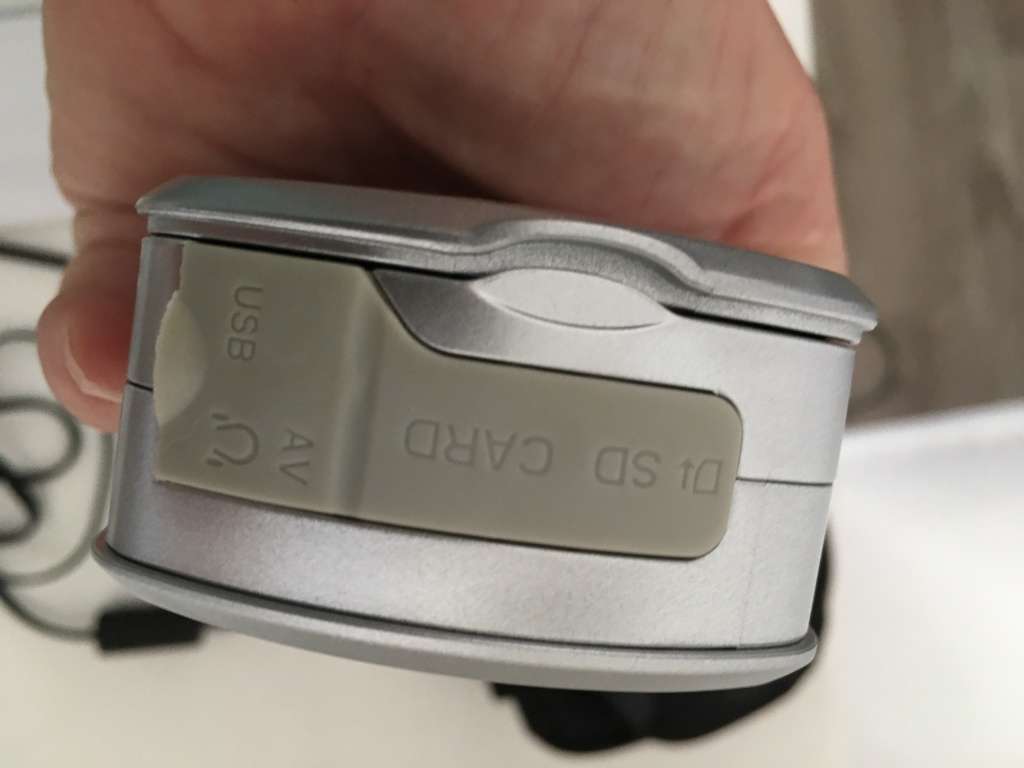 VINTAGE MINI MUSTEK DIGITAL  VIDEO  CAMCORDER MPEG 4 CASE AND INSTRUCTIONS