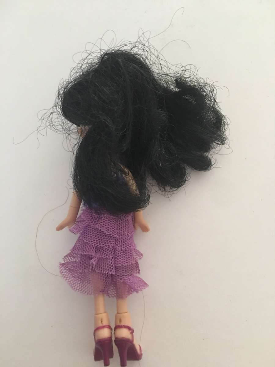 LOVELY VINTAGE SMALL BRATZ DOLL 2001