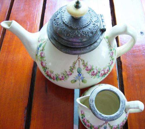 Victorian teapot & milk jug