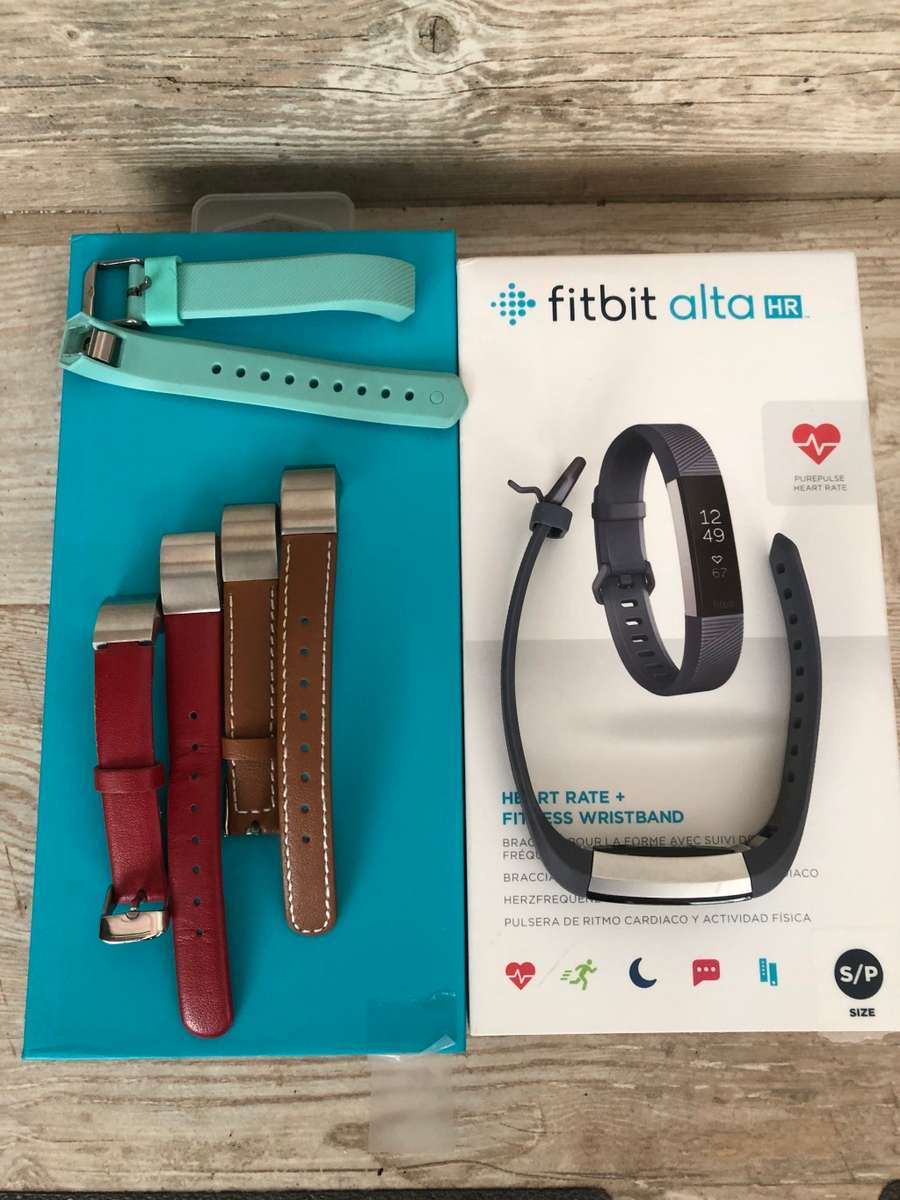 AS NEW FITBIT ALTA HR S/P IN ORIGINAL BOX AND 3 PAIRS OF INTERCHANGABLE WRIST BANDS