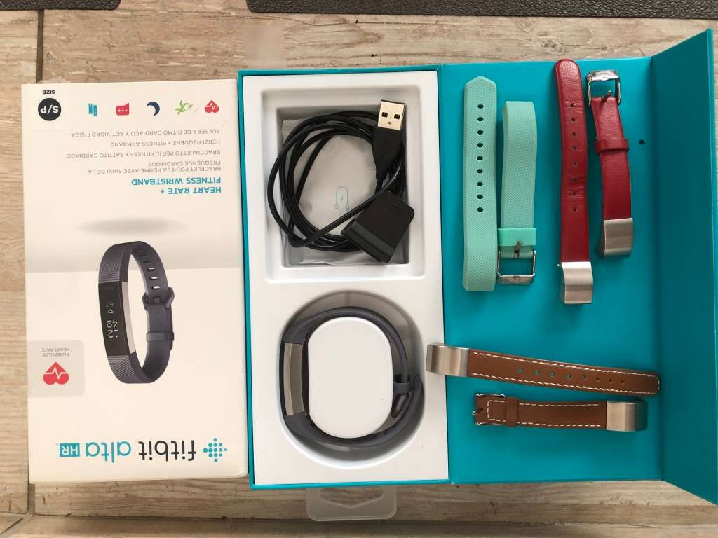 AS NEW FITBIT ALTA HR S/P IN ORIGINAL BOX AND 3 PAIRS OF INTERCHANGABLE WRIST BANDS
