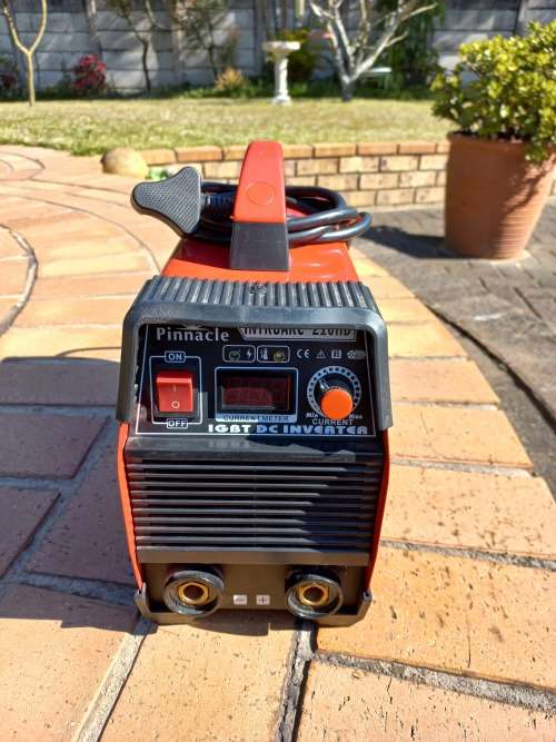 Inverter Welder - PINNACLE INTRUARC 210HD - Excellent Condition