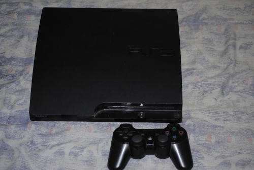 PS3 SLIM 320 GB (JAILBROKEN) WITH GAMES AND CONTROLLER