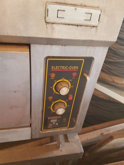 Bulk Auction 4 x Fridges, 1 x pizza oven and smeg free standing stove/oven