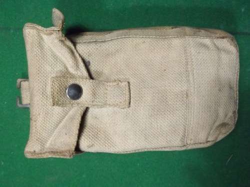 SADF .. VINTAGE KHAKI COLOUR AMMUNITION POUCH