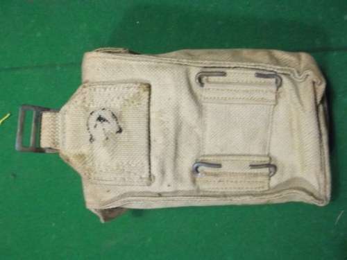 SADF .. VINTAGE KHAKI COLOUR AMMUNITION POUCH