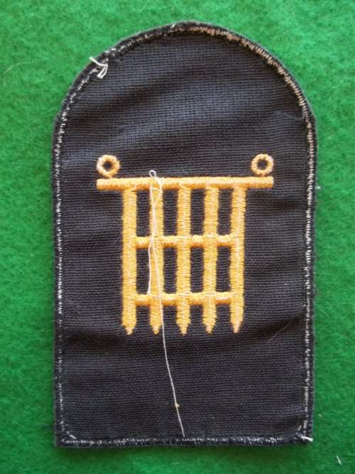 SADF .. SA NAVY LARGE TRADE BADGE .. FINANCES  .. WINTER DRESS .. WORN