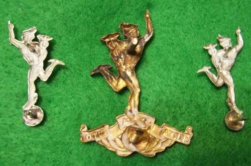 SADF WHITE METAL - SIGNALS CAP AND COLLAR BADGES SET - PINS AND SCREW POSTS INTACT.