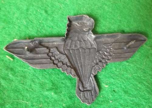 SADF 44 PARA BERET BADGE 2 PINS TYPE - PINS INTACT