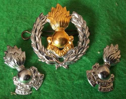 SADF - ENGINEERS CAP AND COLLAR BADGES SET - LUGS / PINS INTACT