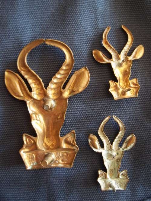 SADF - INFANTRY CAP AND COLLAR BADGES SET SCREW POSTS / PINS INTACT