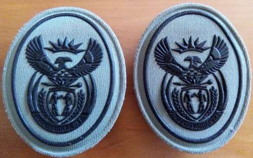 USED  - SANDF - (SOLDIER 2000 PINS TYPE) WO2 COLLAR RANK PAIR - USED