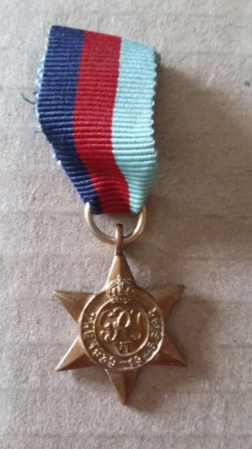 WW2 1939 / 45 STAR  MINIATURE  MEDAL