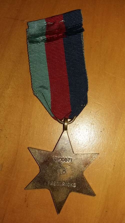 WW2 1939 / 45 STAR - FULL SIZE - C165571 A.W. FREDERICKS