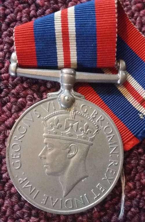 1939 / 45 WAR MEDAL - 572909 T.F. VEGLIA