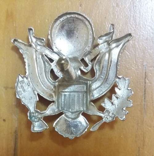 USA - US ARMY BADGE - SCREW POST INTACT