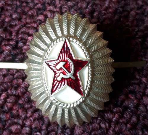 USSR - CAP BADGE - PINS INTACT