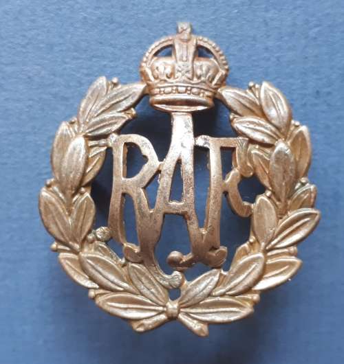 WW2 ERA RAF CAP BADGE - LUGS INTACT