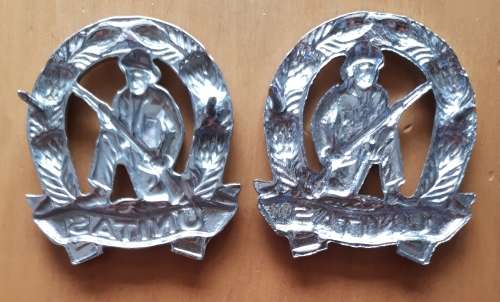 SADF COMMANDO (UNITAS) COLLAR BADGE PAIR - PINS INTACT