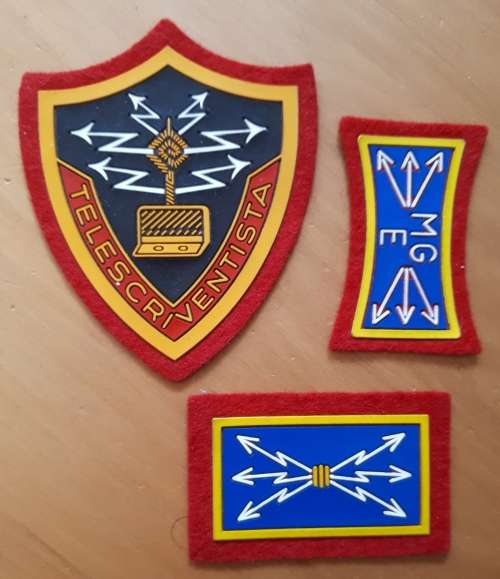 ITALY -- LOT OF SIGNAL UNIT BADGES