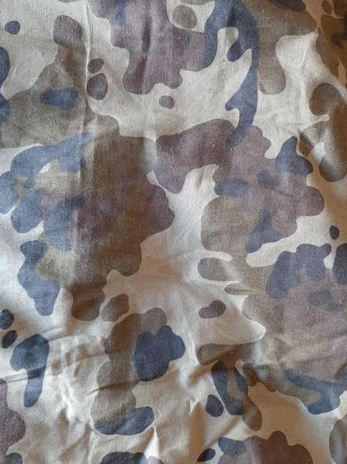 ROMANIA M93 FORREST LEAF PATTERN FIELD SHIRT SIZE L (AS NEW)- ARMPIT TO ARMPIT