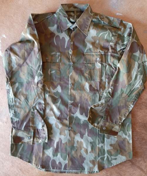 ROMANIA M93 BROWN LEAF PATTERN FIELD SHIRT SIZE L (AS NEW) - ARMPIT TO ARMPIT 60 CM