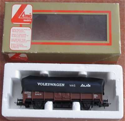 LIMA HO Gauge tarpaulin covered wagon