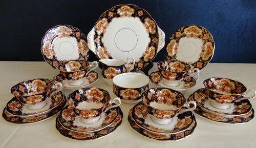 Royal Albert Heirloom 21Piece Tea Set