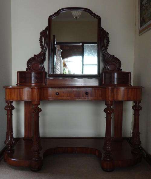 Stunning Large Victorian Mahogany Dressing table