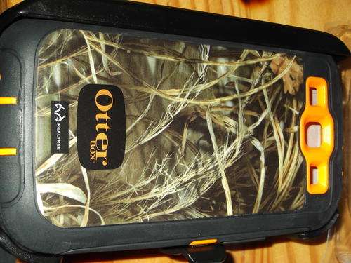 Samsung Galaxy S3 : OtterBox Defender Series Case *REAL TREE CAMO*( BRAND NEW) IN STOCK!