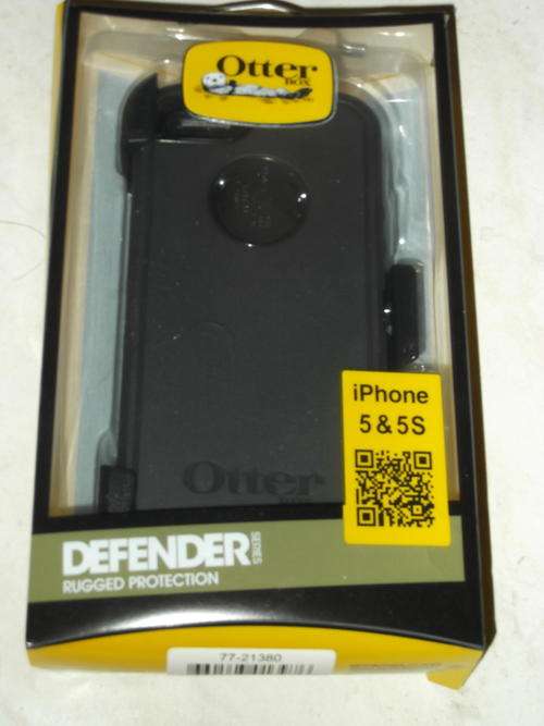 iPhone 5 & iPhone 5S : Otterbox Defender Series Case *BLACK* ( BRAND NEW) IN STOCK!
