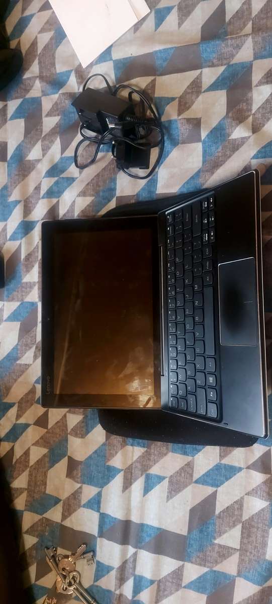 Lenovo Miix 310 windows Tablet / laptop 2in1