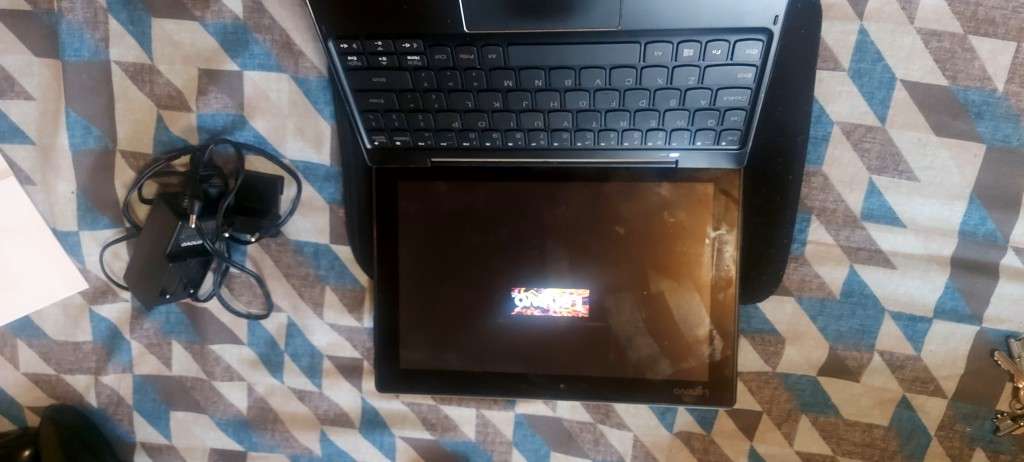 Lenovo Miix 310 windows Tablet / laptop 2in1