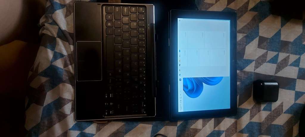 Lenovo Miix 310 windows Tablet / laptop 2in1
