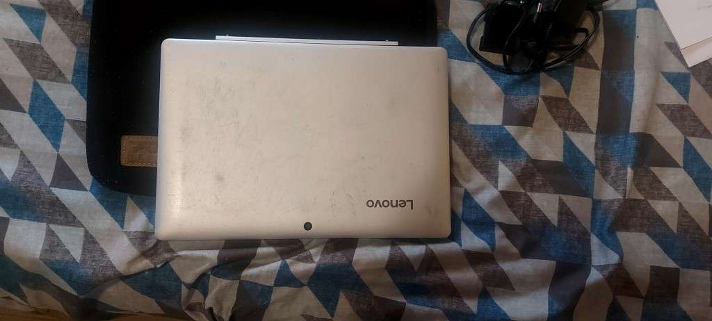 Lenovo Miix 310 windows Tablet / laptop 2in1