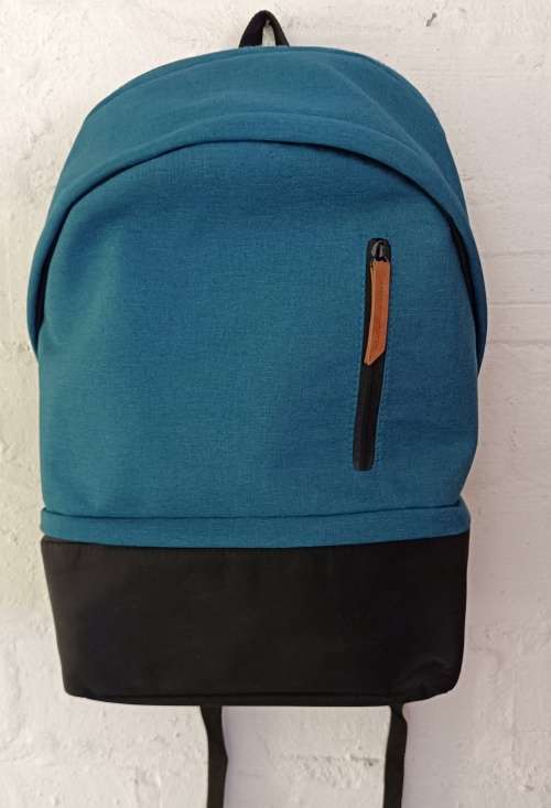 Typo backpack with insulated lunch box section - Like New !